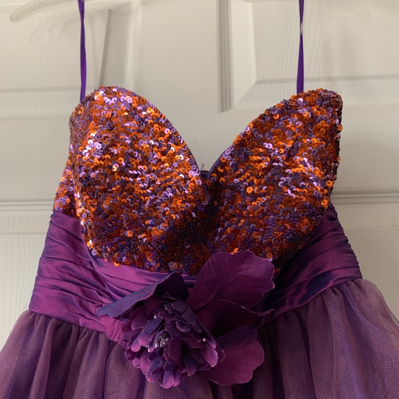 Ladies Formal Dress - Picture 2 of 5